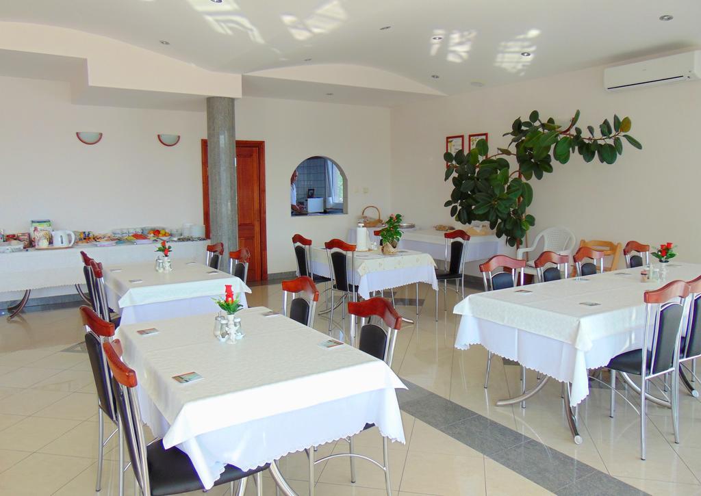 Pansion Kardum Acomodação com café da manhã Bibinje Exterior foto